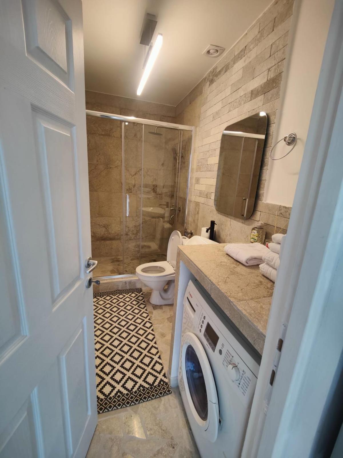 Luxus Cluj Airport Apartments Bagian luar foto