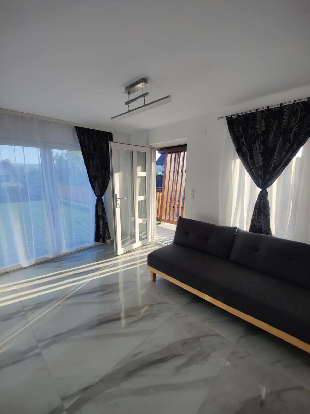Luxus Cluj Airport Apartments Bagian luar foto