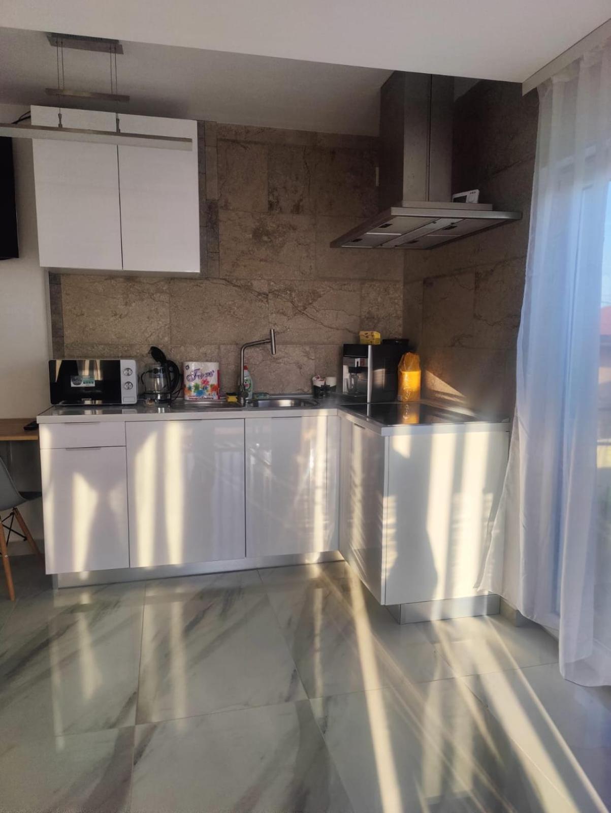 Luxus Cluj Airport Apartments Bagian luar foto