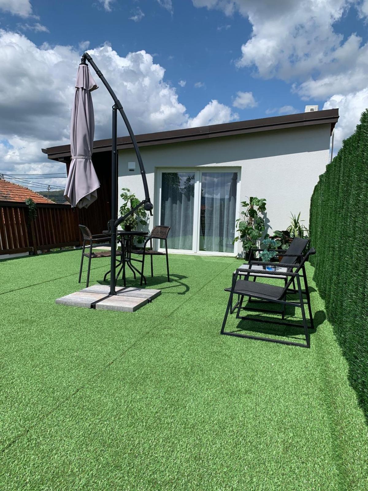 Luxus Cluj Airport Apartments Bagian luar foto