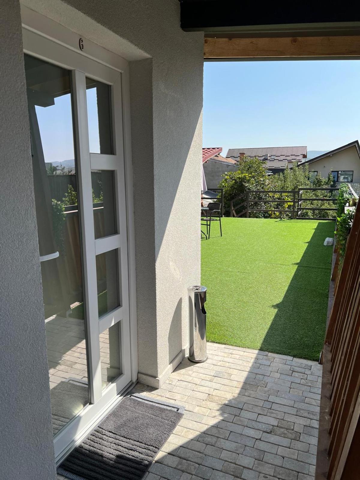 Luxus Cluj Airport Apartments Bagian luar foto