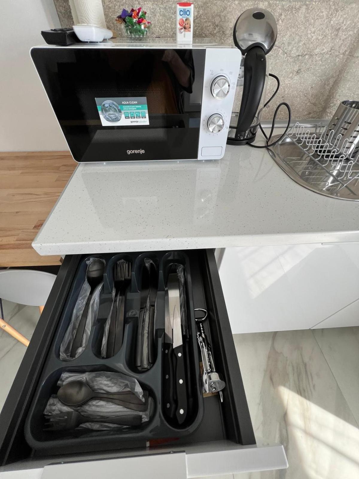 Luxus Cluj Airport Apartments Bagian luar foto