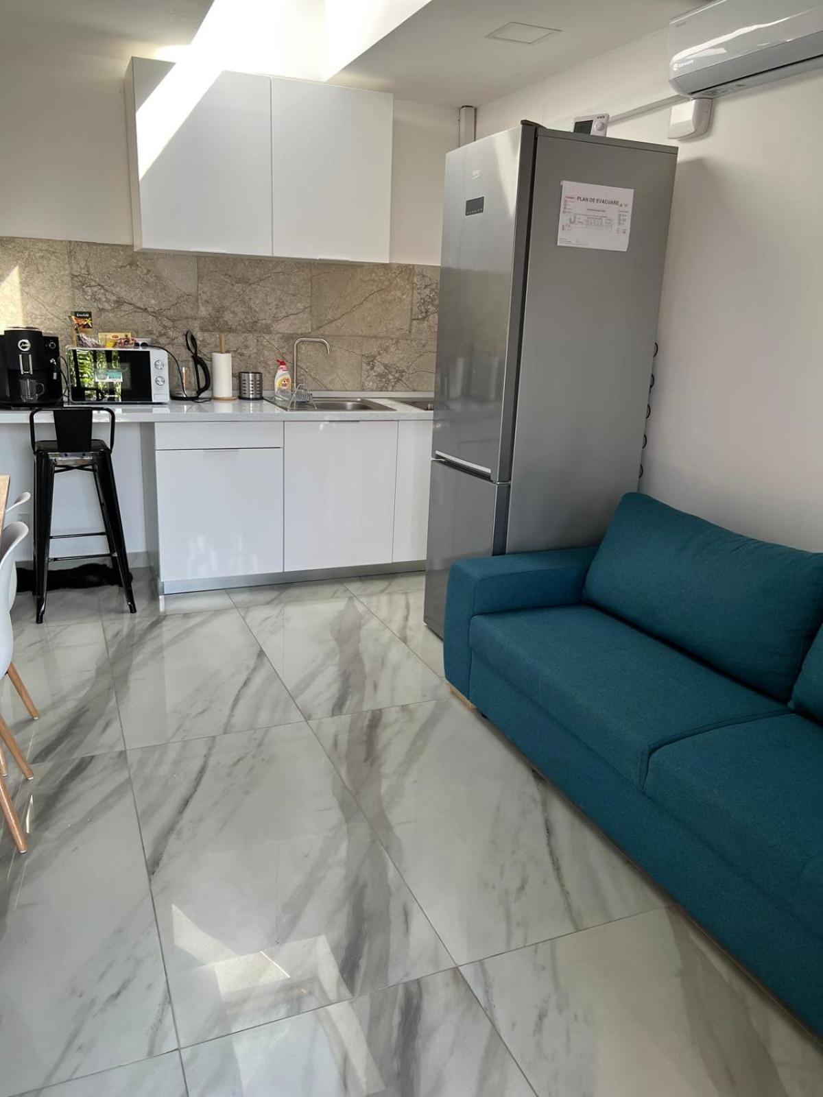 Luxus Cluj Airport Apartments Bagian luar foto
