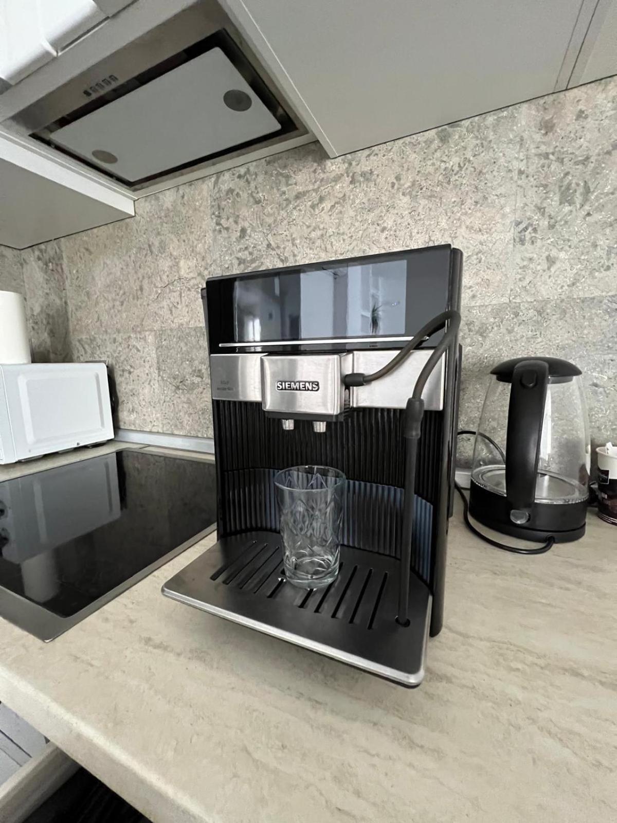 Luxus Cluj Airport Apartments Bagian luar foto