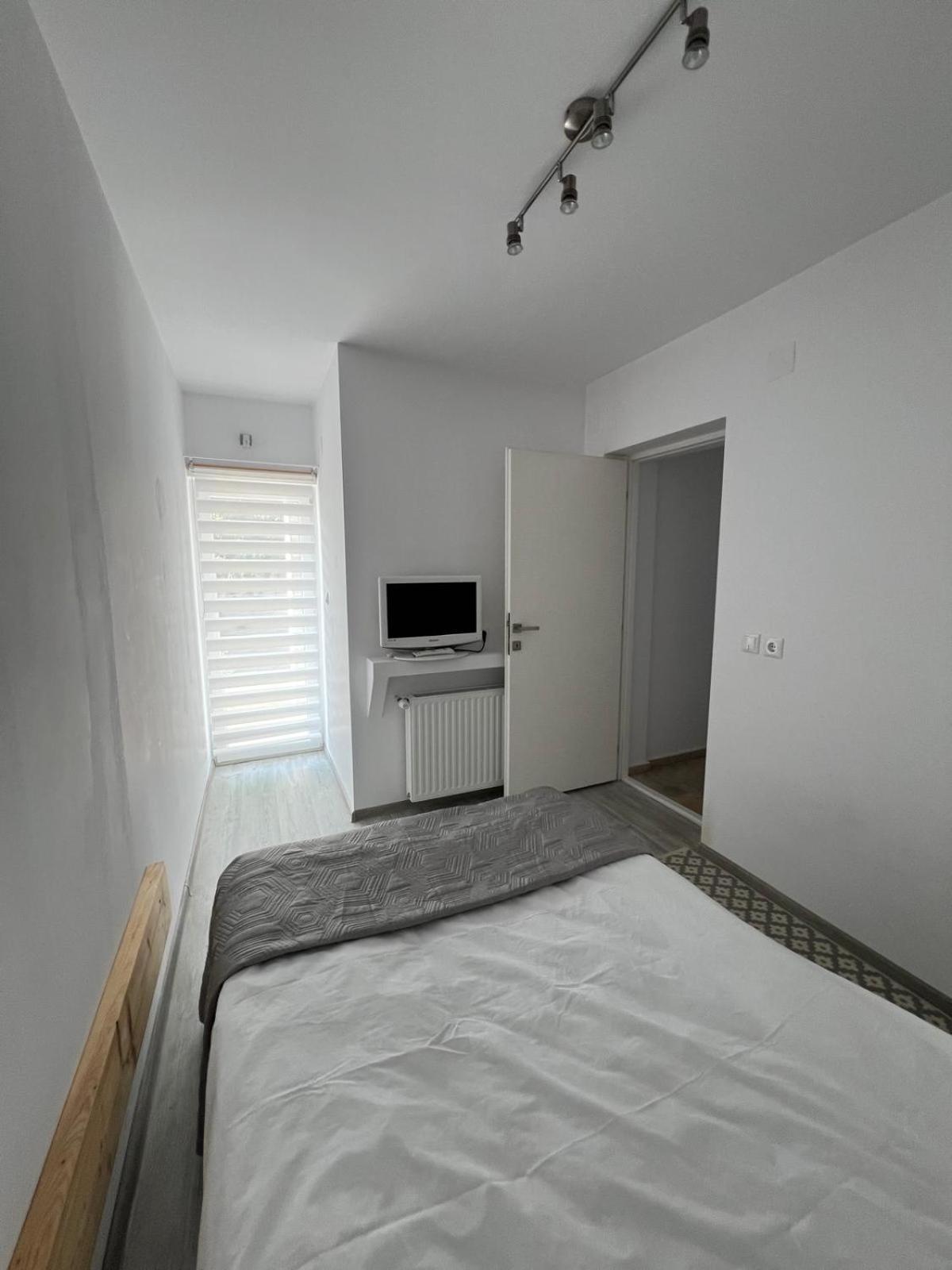 Luxus Cluj Airport Apartments Bagian luar foto
