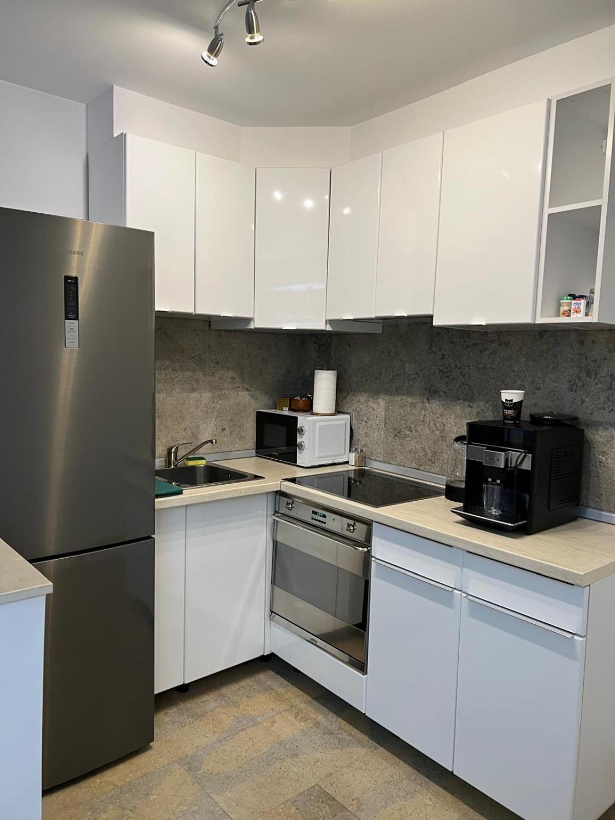 Luxus Cluj Airport Apartments Bagian luar foto