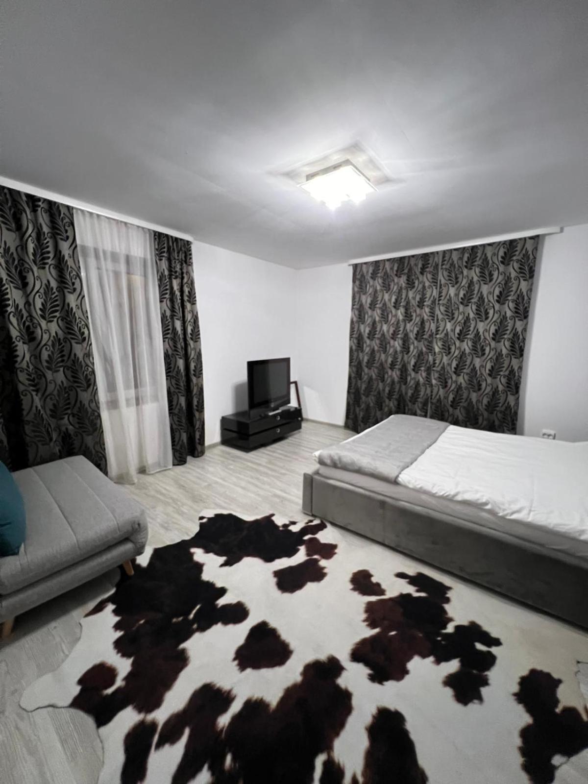 Luxus Cluj Airport Apartments Bagian luar foto