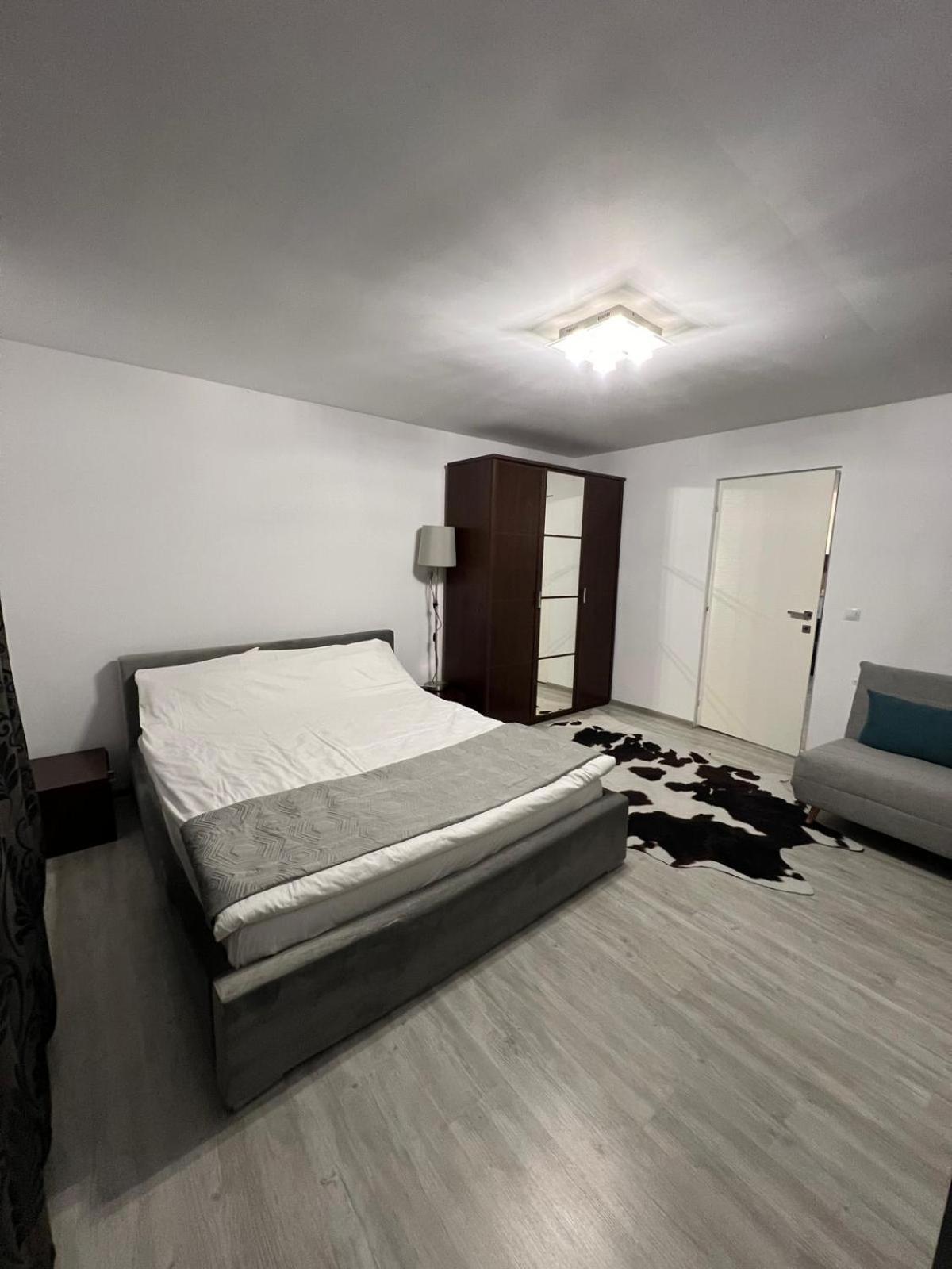 Luxus Cluj Airport Apartments Bagian luar foto