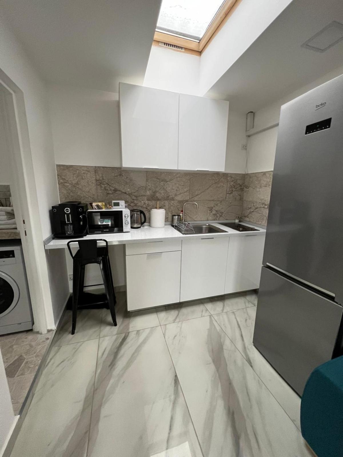 Luxus Cluj Airport Apartments Bagian luar foto