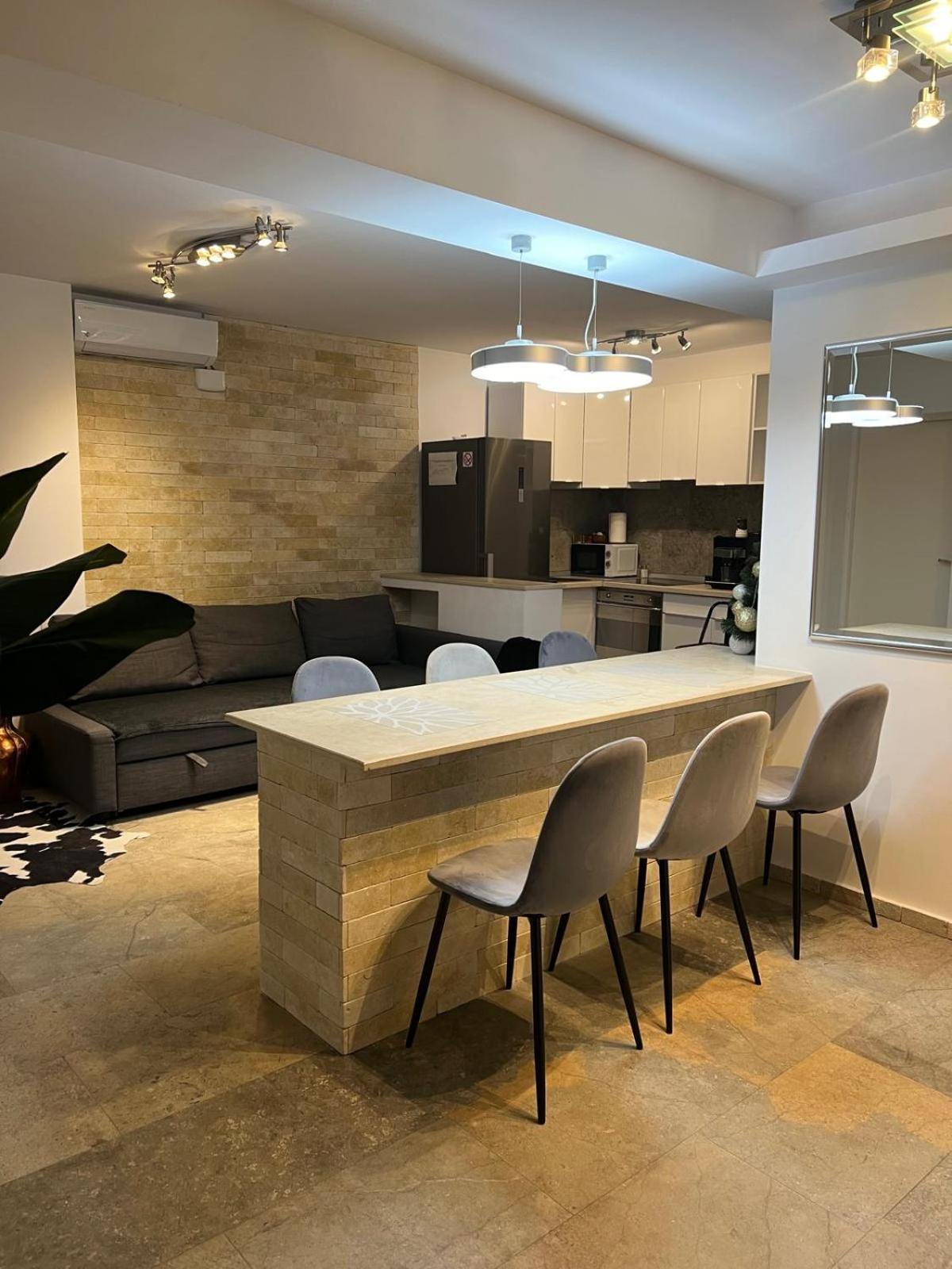 Luxus Cluj Airport Apartments Bagian luar foto