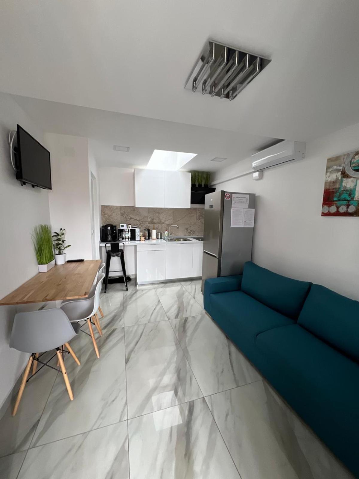 Luxus Cluj Airport Apartments Bagian luar foto