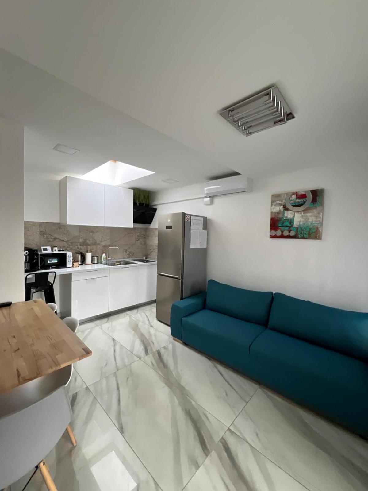 Luxus Cluj Airport Apartments Bagian luar foto