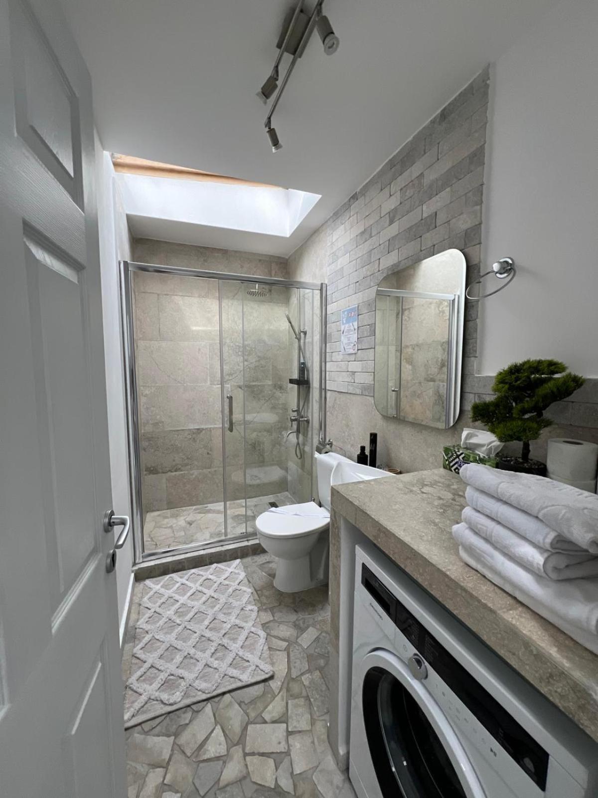 Luxus Cluj Airport Apartments Bagian luar foto